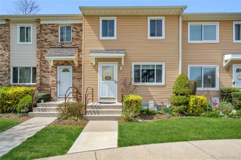 Condo For Sale - 3 Town House Drive<br/> Massapequa Park, NY 11762