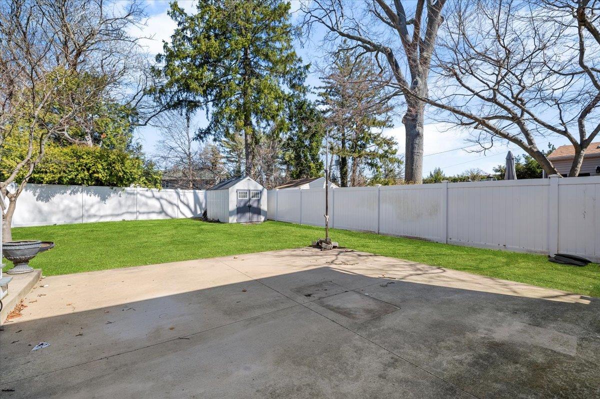 54 Circle Drive, Syosset, New York image 27