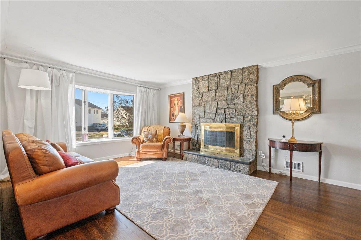 54 Circle Drive, Syosset, New York image 13