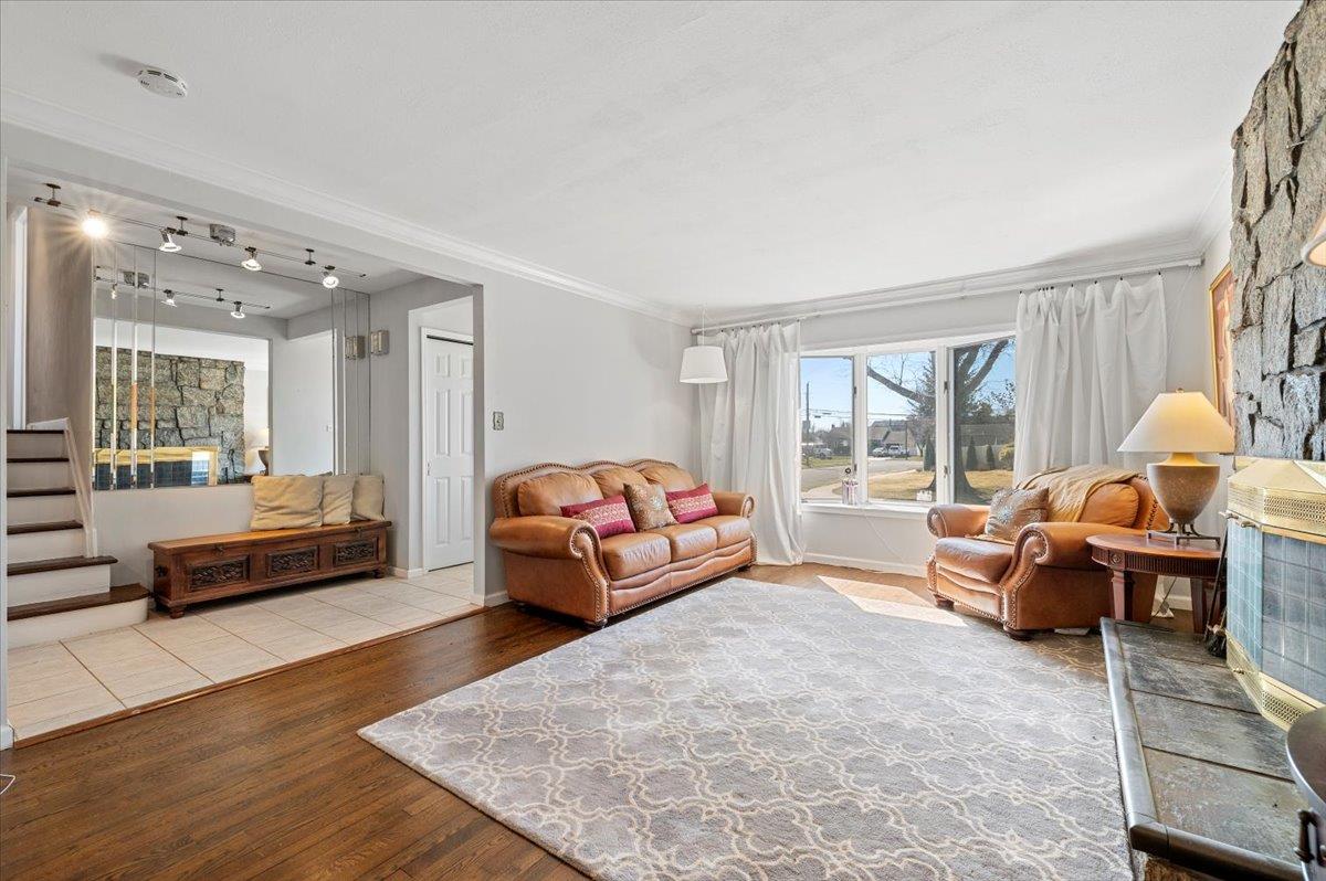 54 Circle Drive, Syosset, New York image 15