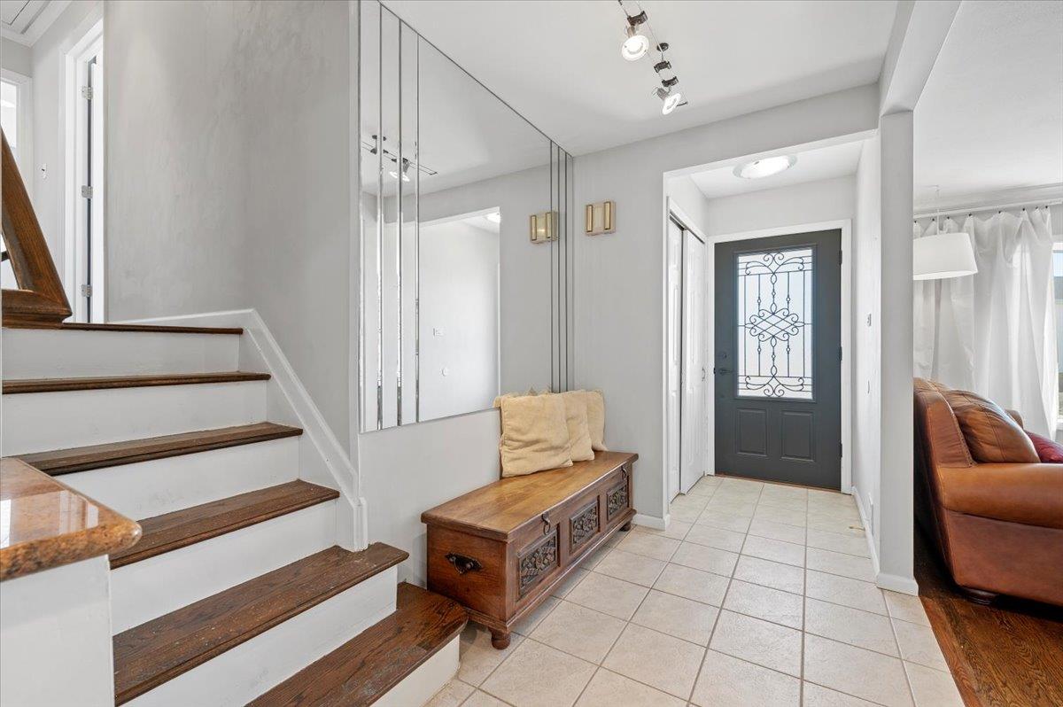 54 Circle Drive, Syosset, New York image 3