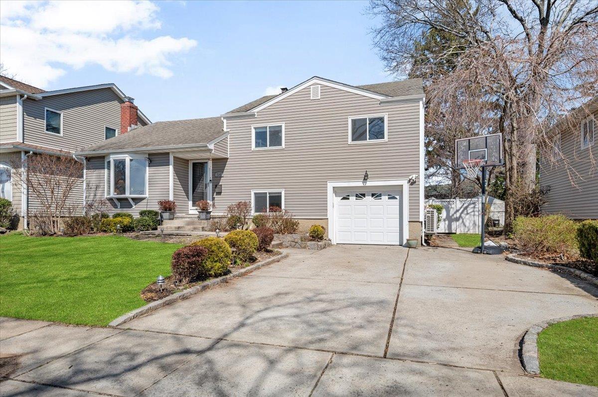 54 Circle Drive, Syosset, New York image 2