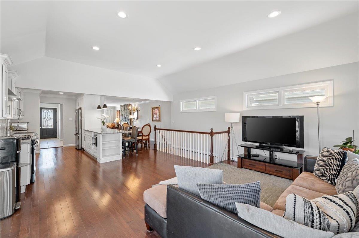 54 Circle Drive, Syosset, New York image 11