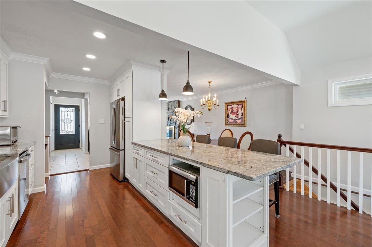 54 Circle Drive, Syosset, New York image 8
