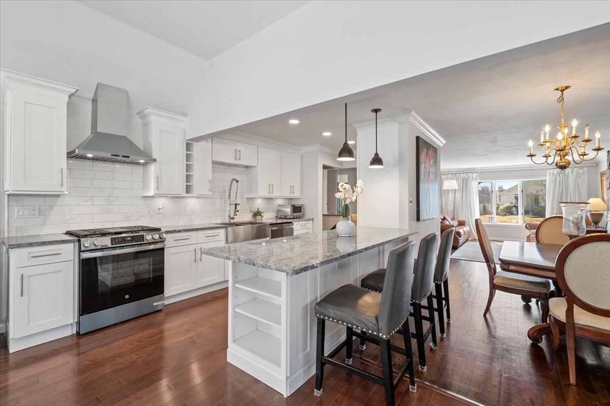 54 Circle Drive, Syosset, New York image 9