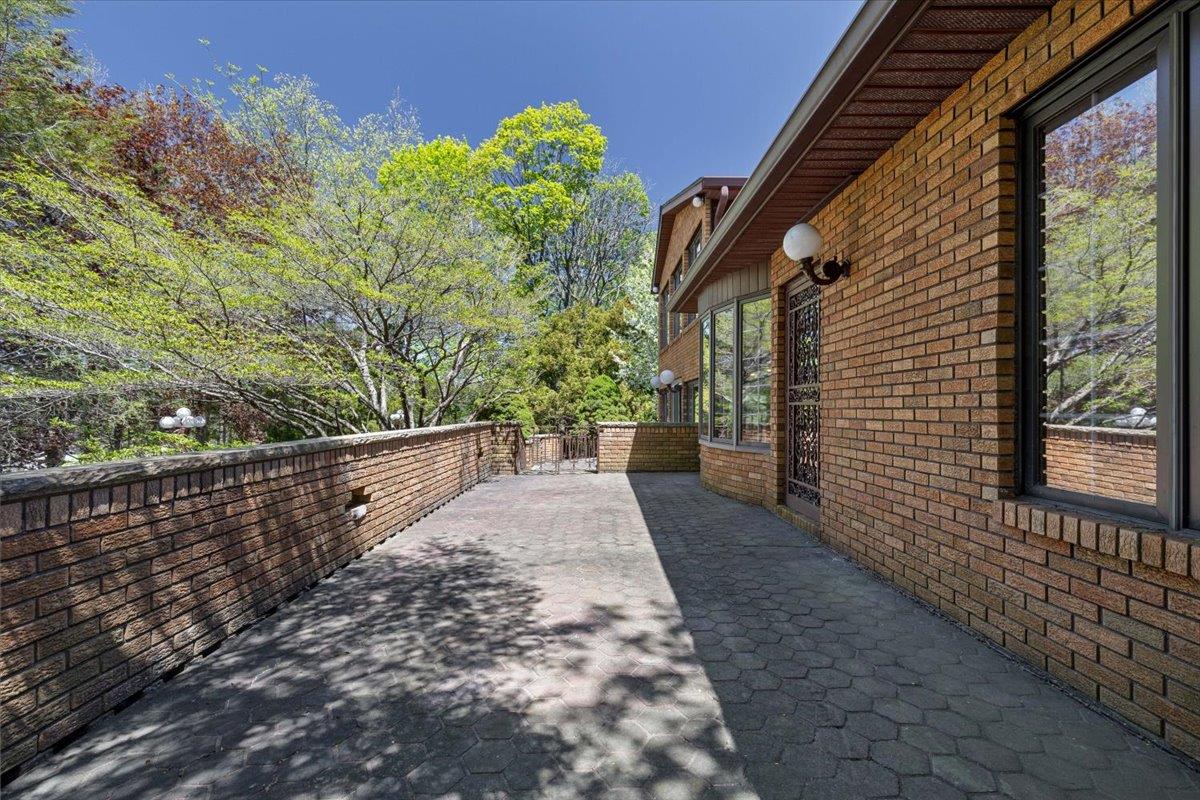 17 Lark Avenue, White Plains, New York image 33