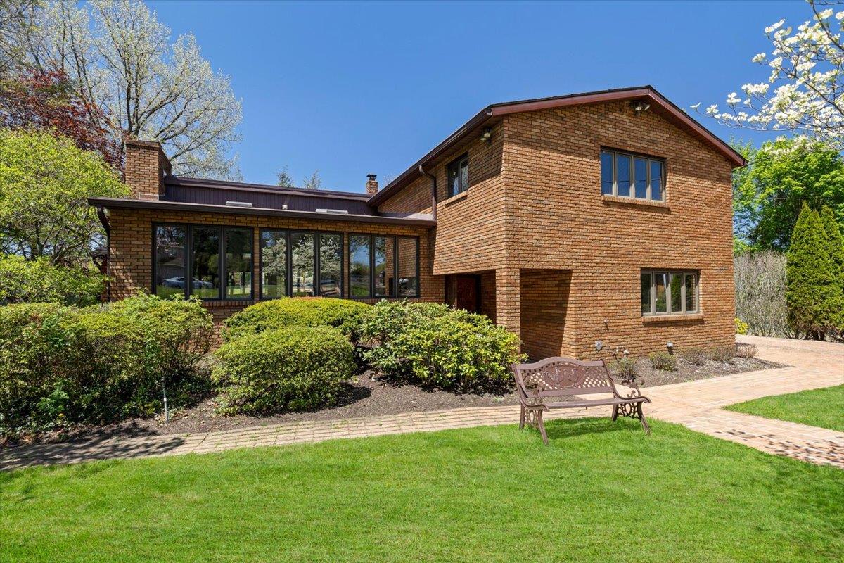 17 Lark Avenue, White Plains, New York image 3