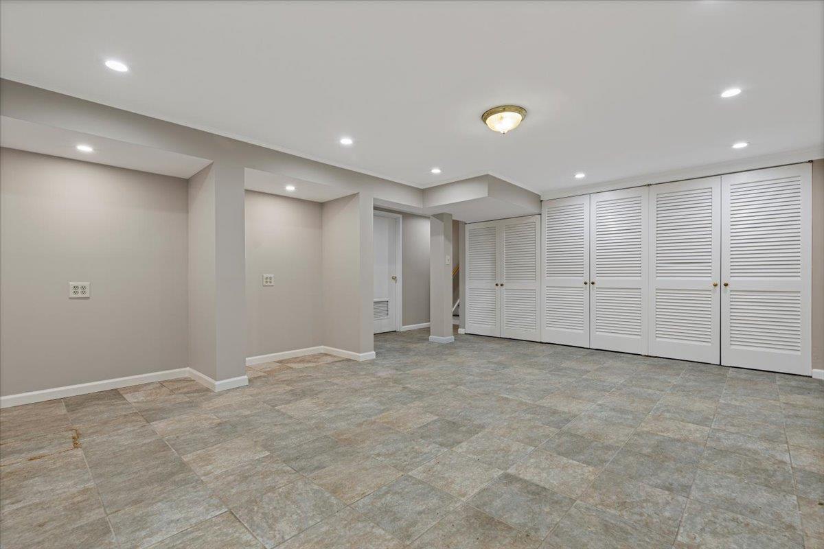 17 Lark Avenue, White Plains, New York image 30