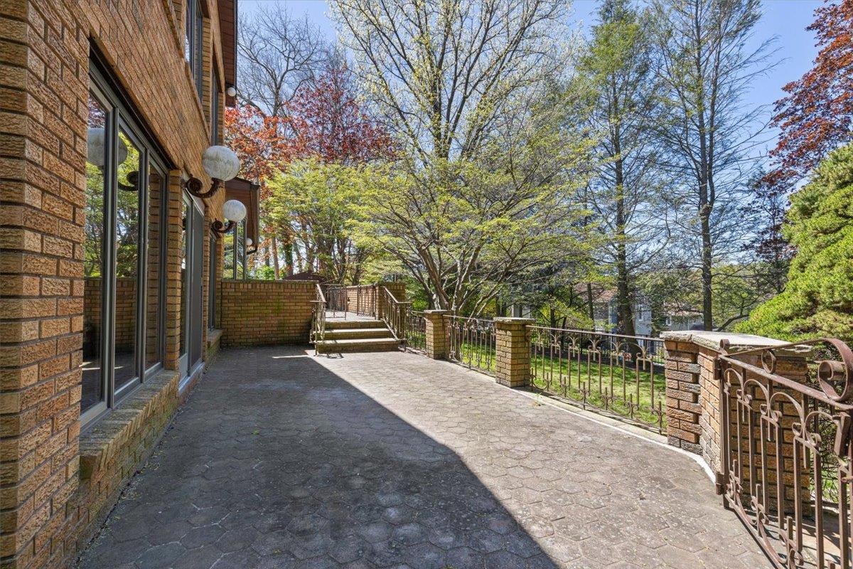 17 Lark Avenue, White Plains, New York image 32