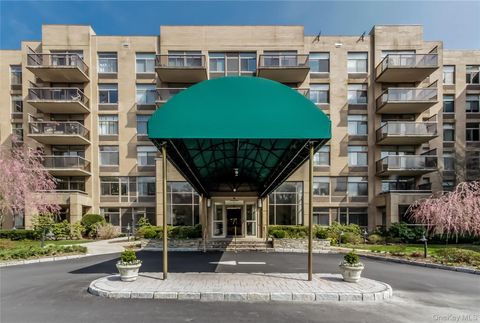 Photo of 35 N Chatsworth Avenue #6R, Larchmont, NY 10538 (MLS # 970511)
