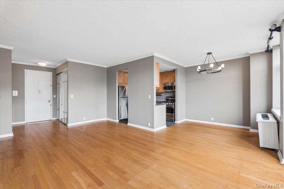 35 N Chatsworth Avenue 6R