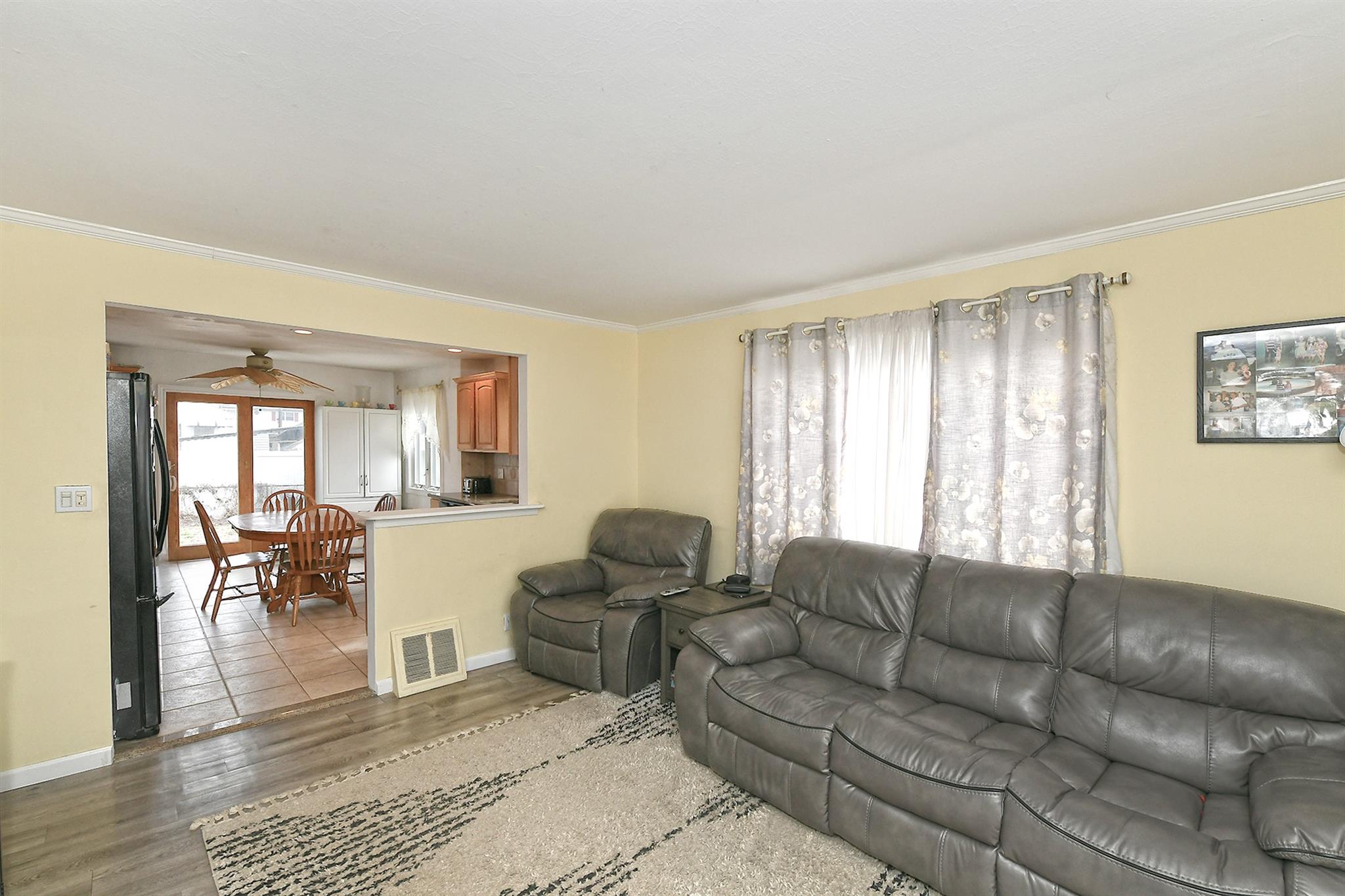 467 Hull Street, East Meadow, New York image 9