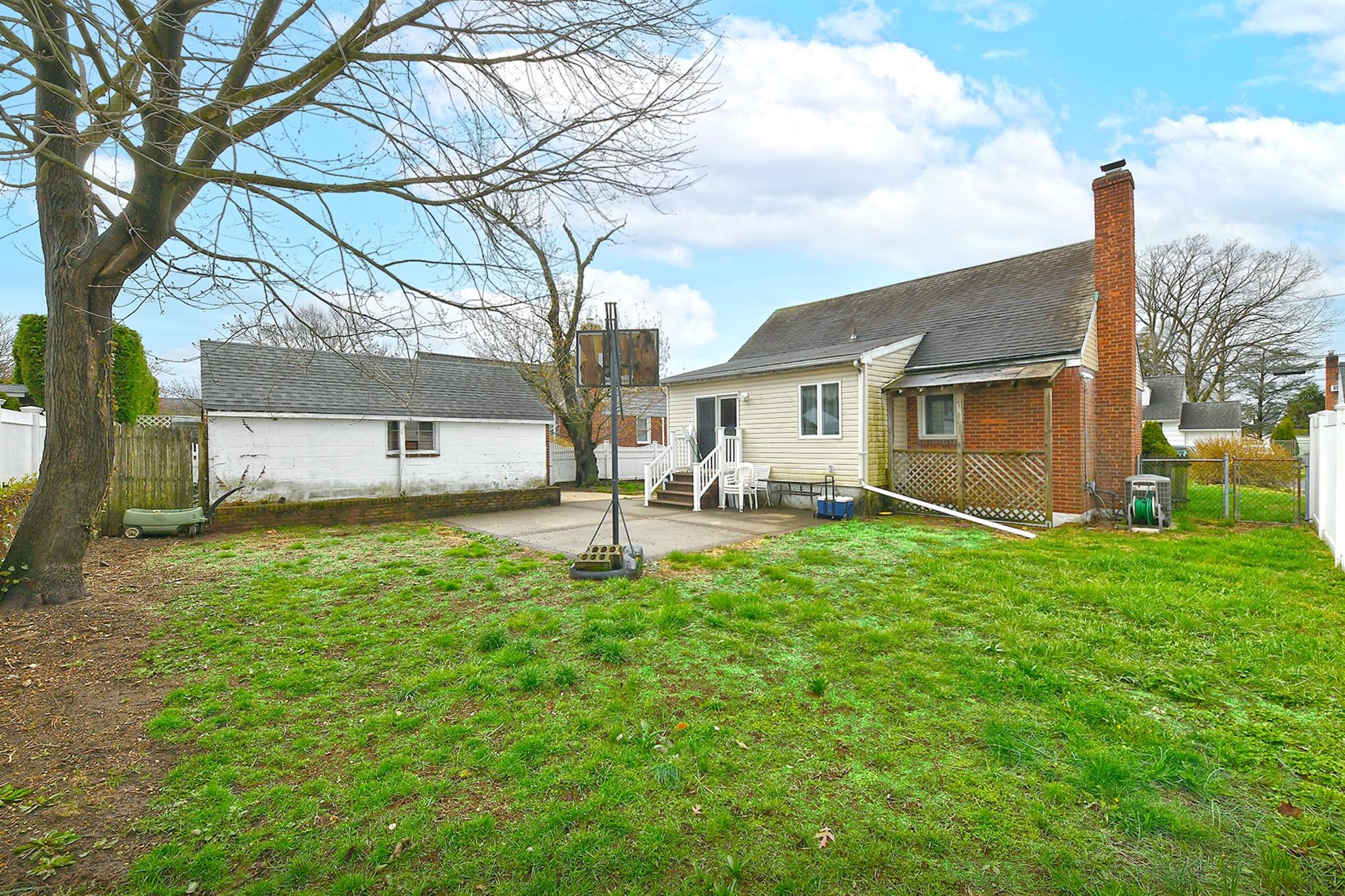 467 Hull Street, East Meadow, New York image 7