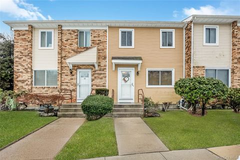 8 Town House Drive Massapequa Park NY 11762