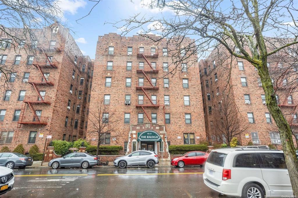 35th Ave Ave 1N, Jackson Heights, Queens, NY - 1 Bedrooms  
1 Bathrooms  
4 Rooms - 