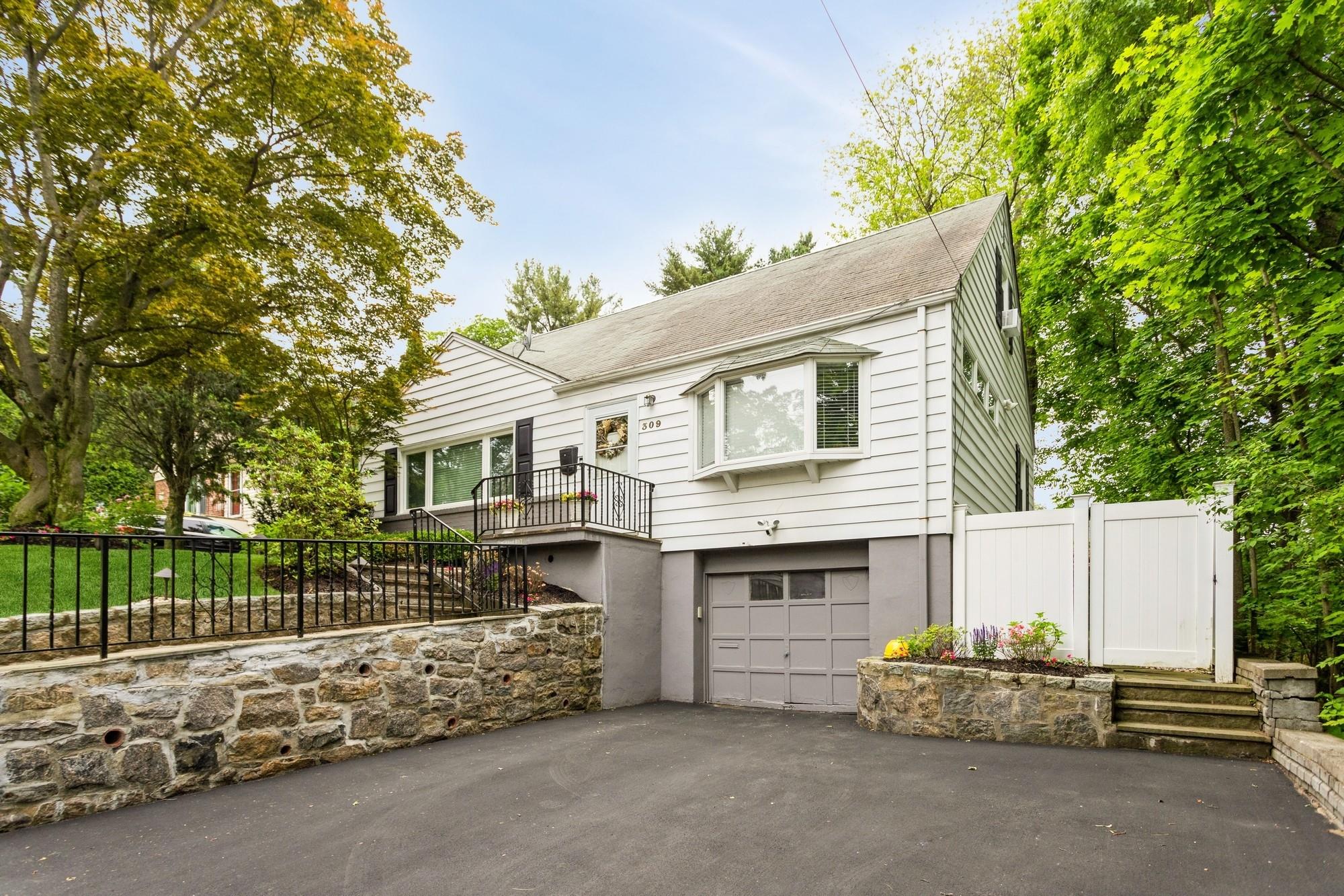 309 Chatterton Parkway, Hartsdale, New York image 3