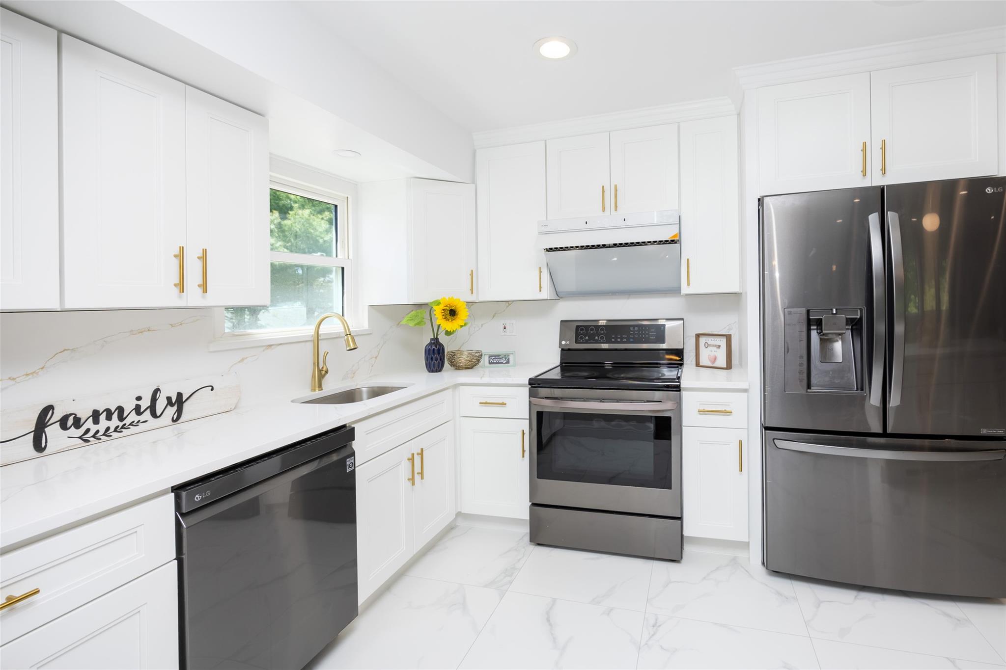 30 Devine Avenue, Syosset, New York image 19