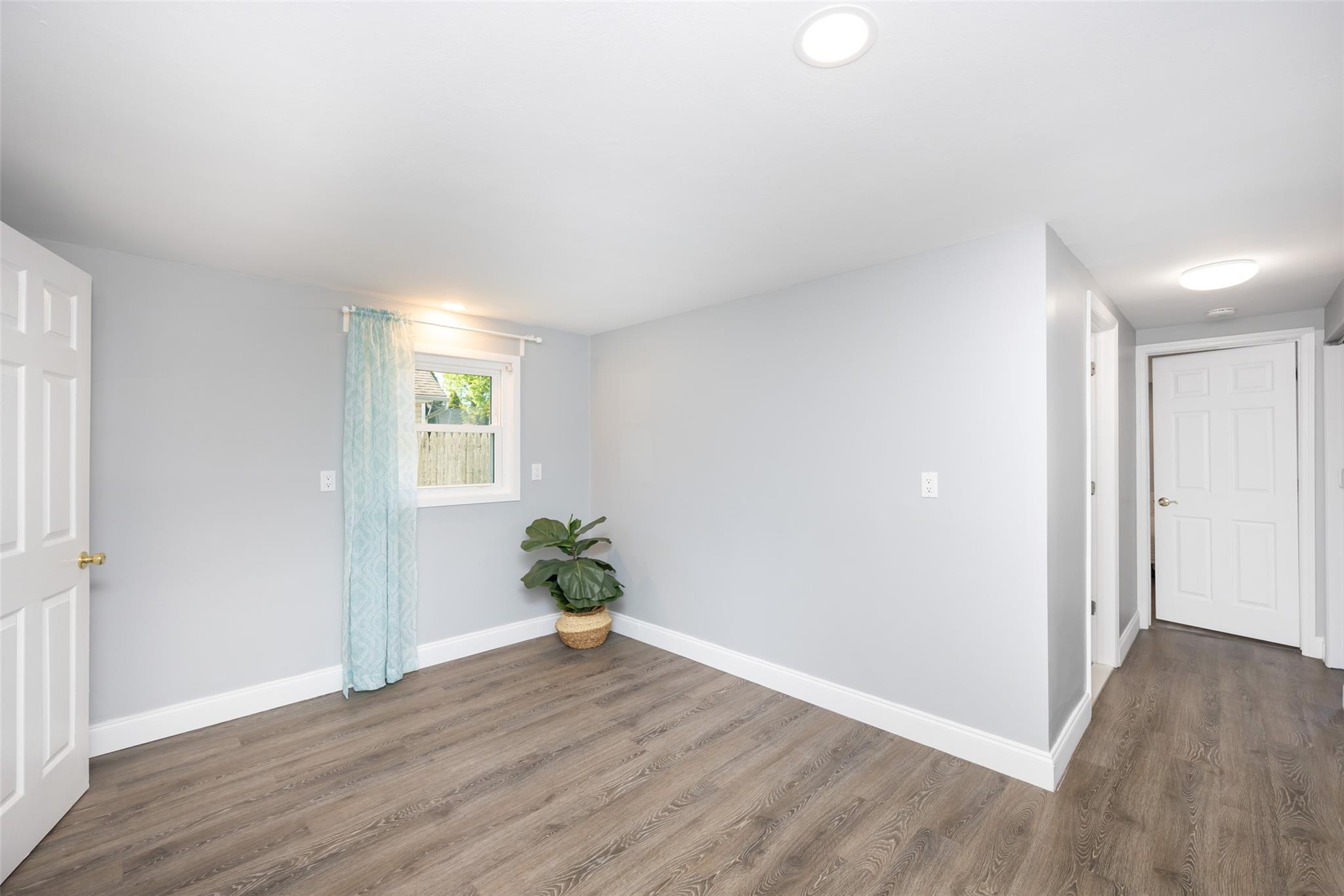 30 Devine Avenue, Syosset, New York image 28