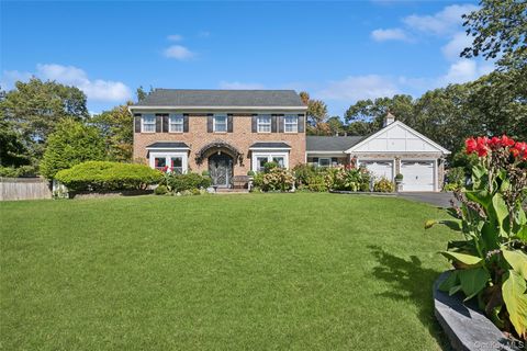 Photo of 14-16 gamay Court, Commack, NY 11725 (MLS # 923200)