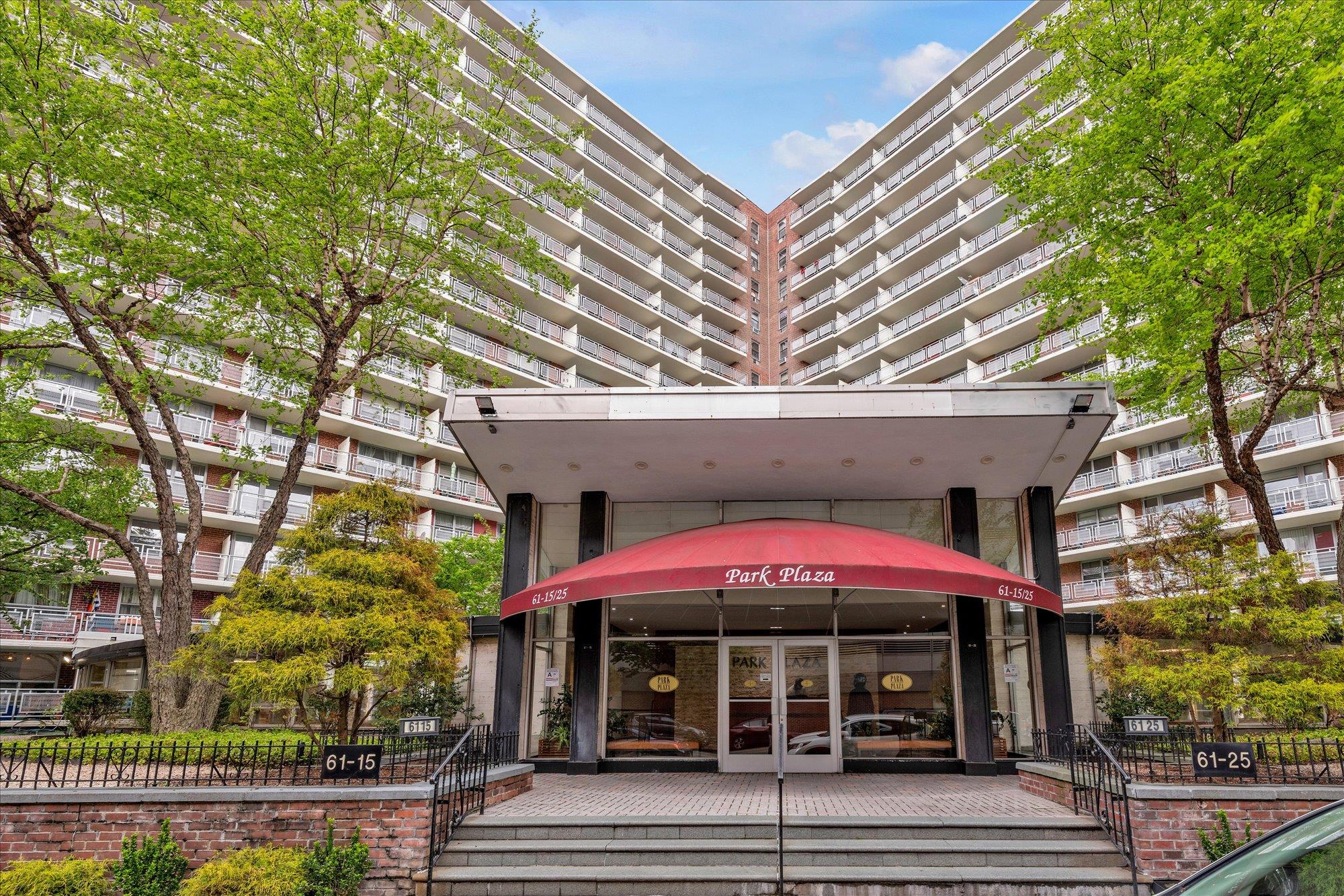 97th Street 6A, Rego Park, Queens, NY - 2 Bedrooms  
2 Bathrooms  
4 Rooms - 