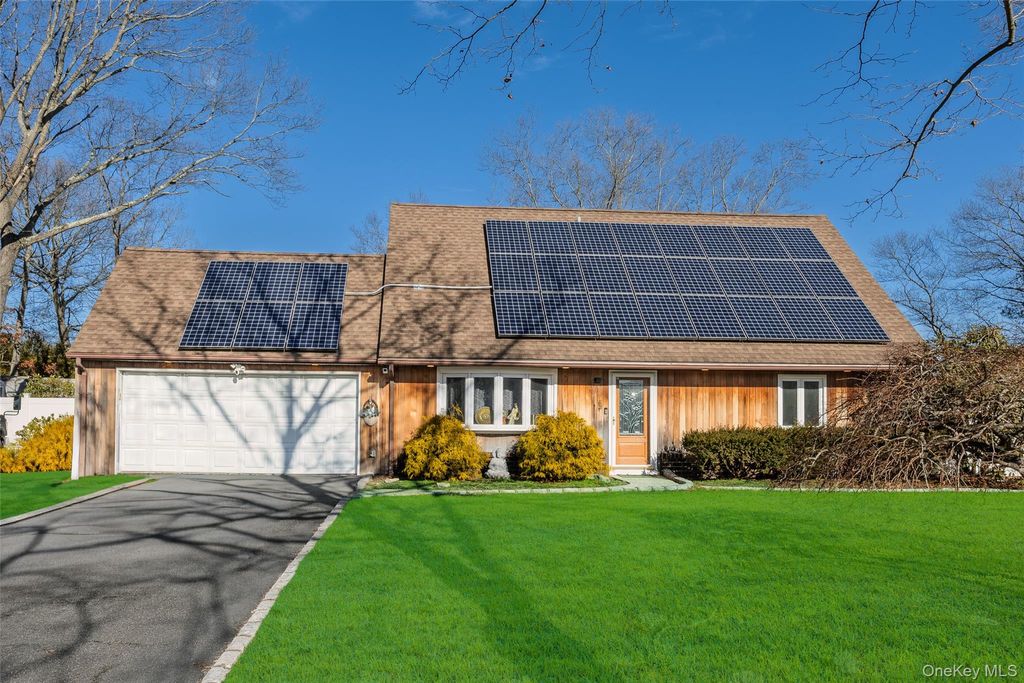 Photo of 12 Yellowstone Court, Coram, NY 11727 (MLS # 951919)