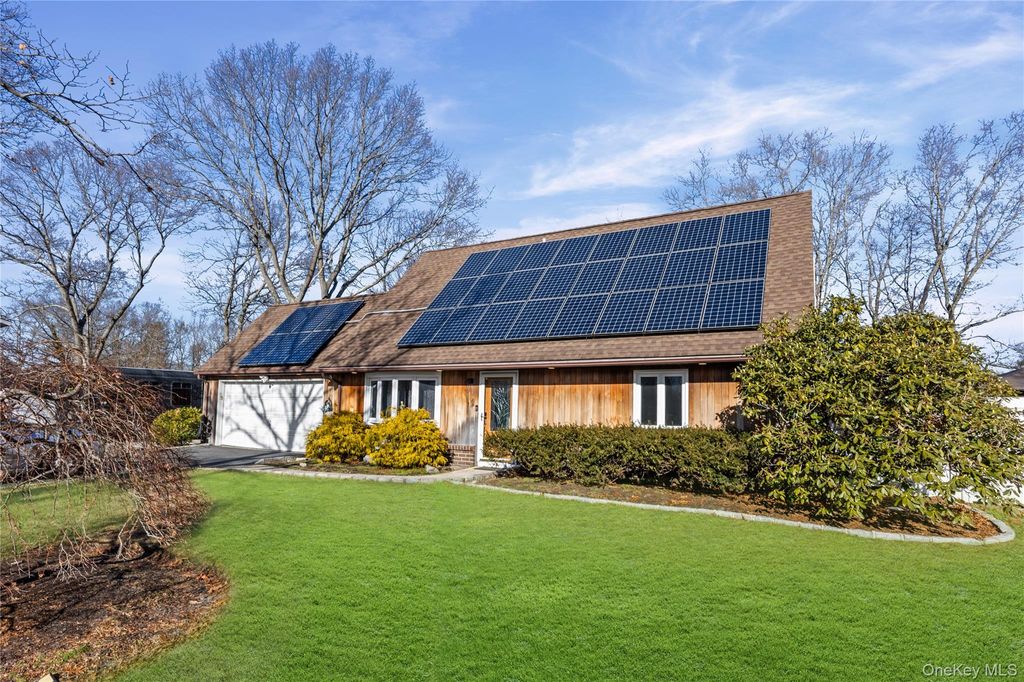 Photo of 12 Yellowstone Court, Coram, NY 11727 (MLS # 951919)