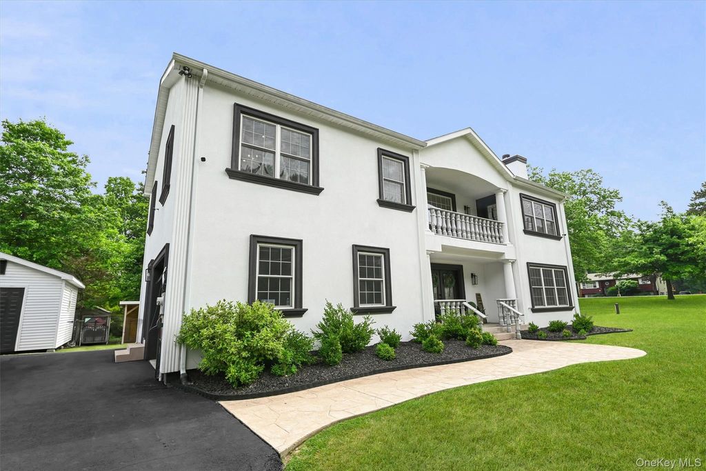 Photo of 8 Darmstadter Road, Bloomingburg, NY 12721 (MLS # 1030667)