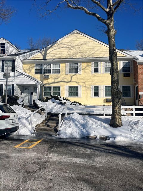 Condo For Sale - 305 Towne House Village<br/> Islandia, NY 11749