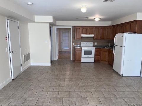 Apartment For Rent - 384 West Montauk Highway<br/> Lindenhurst, NY 11757