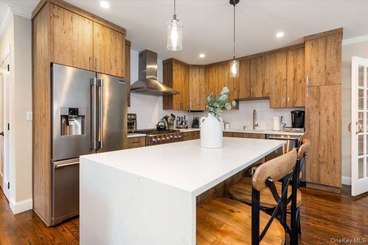 Atlantic Beach, New York 11509, United States, 4 Bedrooms Bedrooms, ,3 BathroomsBathrooms,Residential,Active,210094