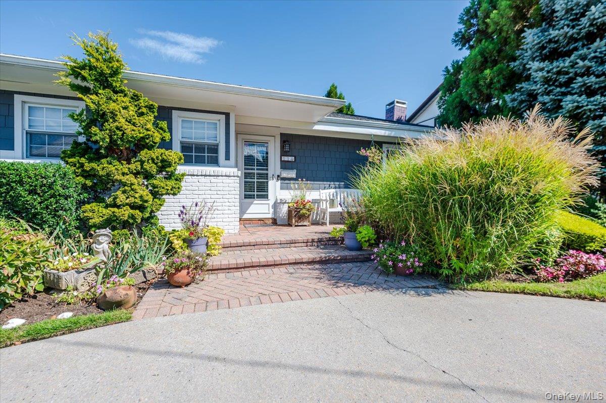 Atlantic Beach, New York 11509, United States, 4 Bedrooms Bedrooms, ,3 BathroomsBathrooms,Residential,Active,210094