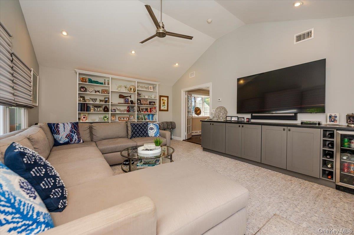 Atlantic Beach, New York 11509, United States, 4 Bedrooms Bedrooms, ,3 BathroomsBathrooms,Residential,Active,210094