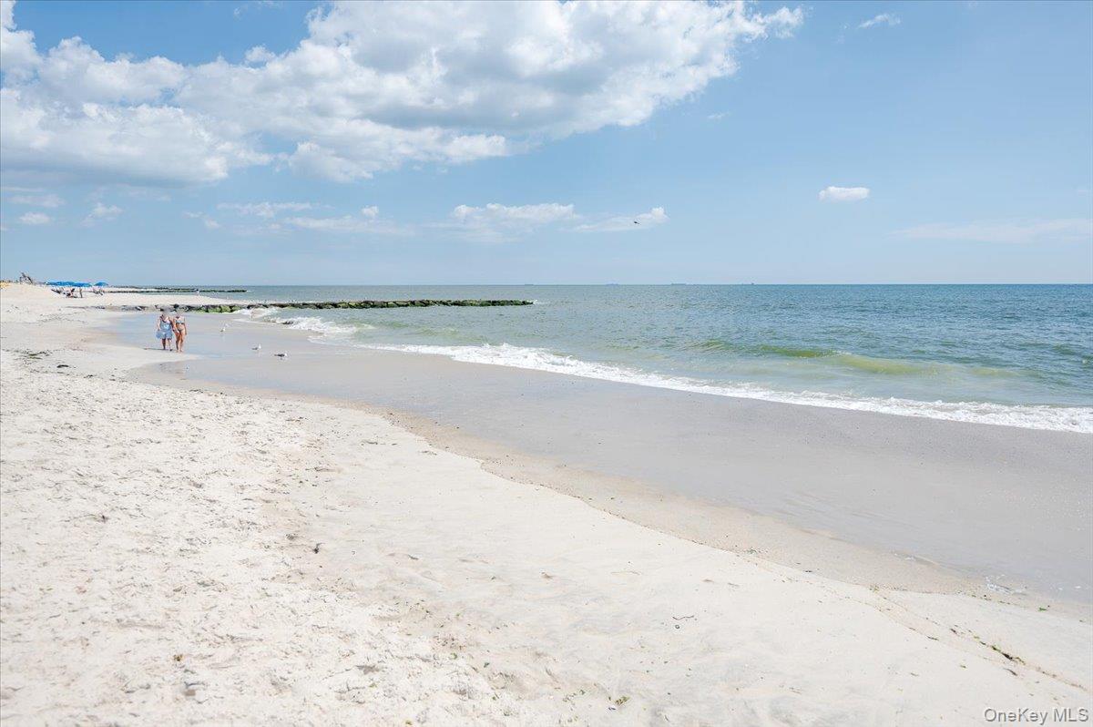 Atlantic Beach, New York 11509, United States, 4 Bedrooms Bedrooms, ,3 BathroomsBathrooms,Residential,Active,210094