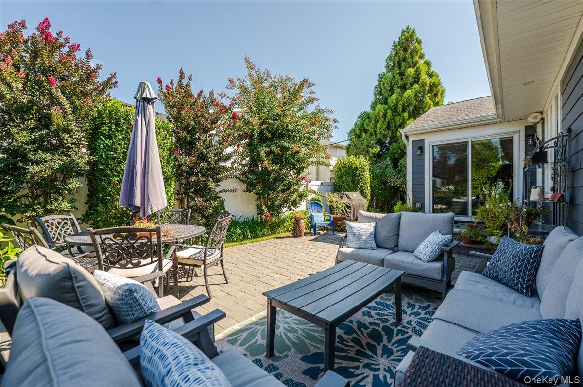 Atlantic Beach, New York 11509, United States, 4 Bedrooms Bedrooms, ,3 BathroomsBathrooms,Residential,Active,210094