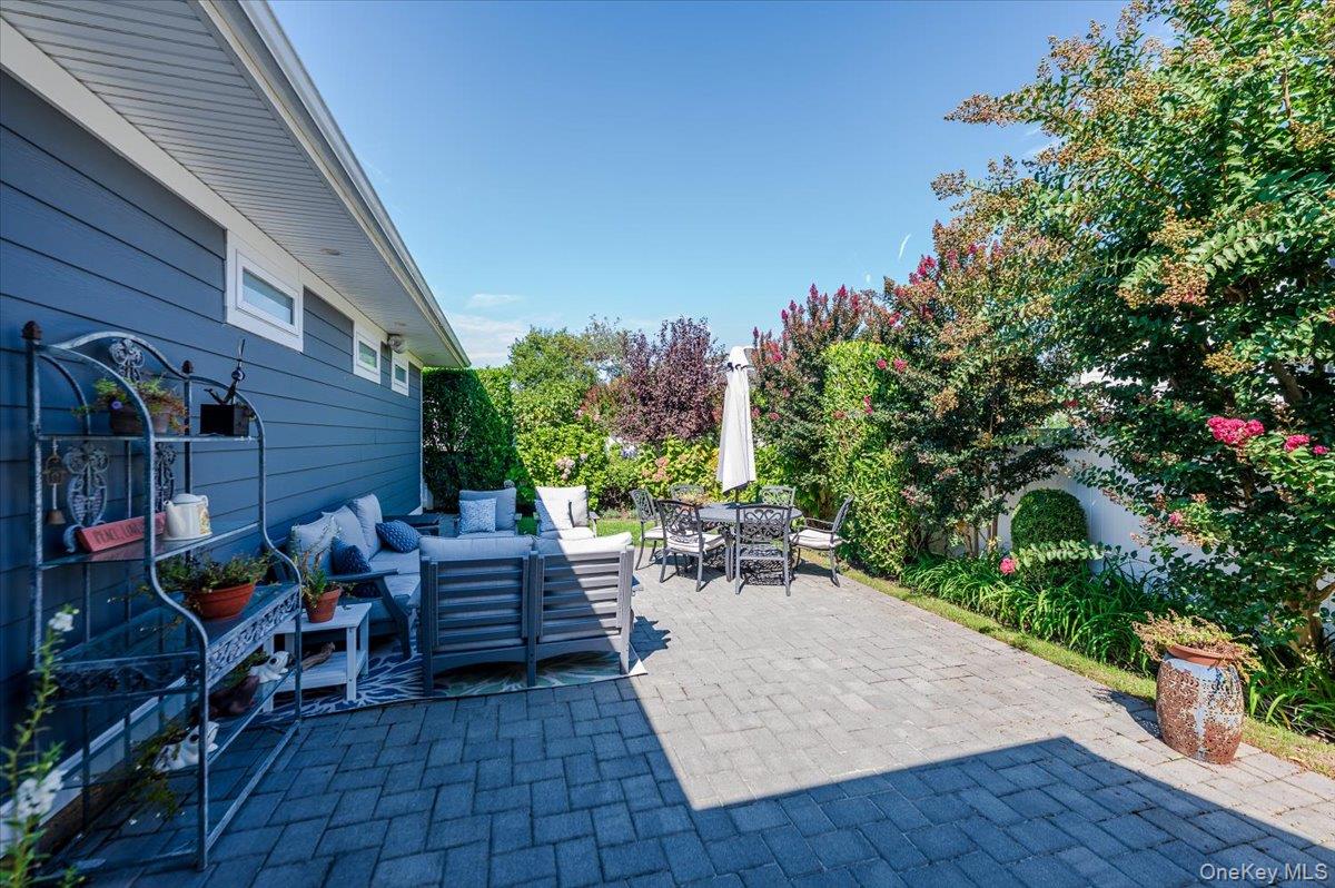 Atlantic Beach, New York 11509, United States, 4 Bedrooms Bedrooms, ,3 BathroomsBathrooms,Residential,Active,210094