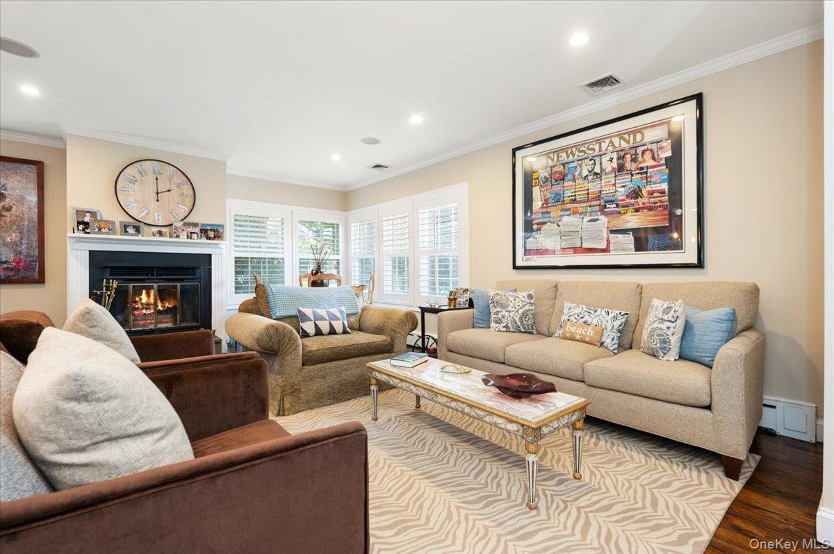 Atlantic Beach, New York 11509, United States, 4 Bedrooms Bedrooms, ,3 BathroomsBathrooms,Residential,Active,210094