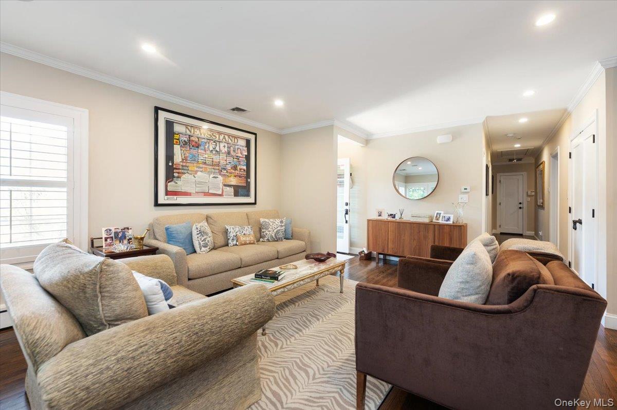 Atlantic Beach, New York 11509, United States, 4 Bedrooms Bedrooms, ,3 BathroomsBathrooms,Residential,Active,210094