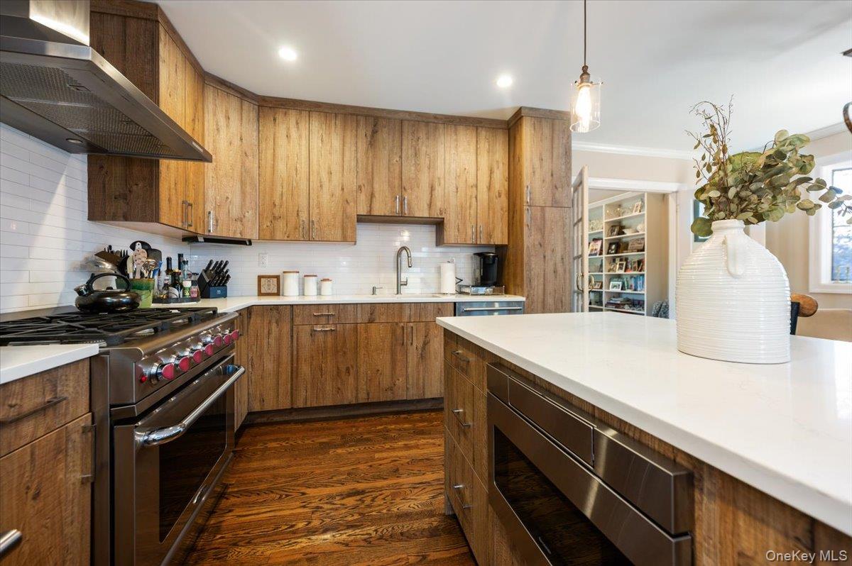 Atlantic Beach, New York 11509, United States, 4 Bedrooms Bedrooms, ,3 BathroomsBathrooms,Residential,Active,210094