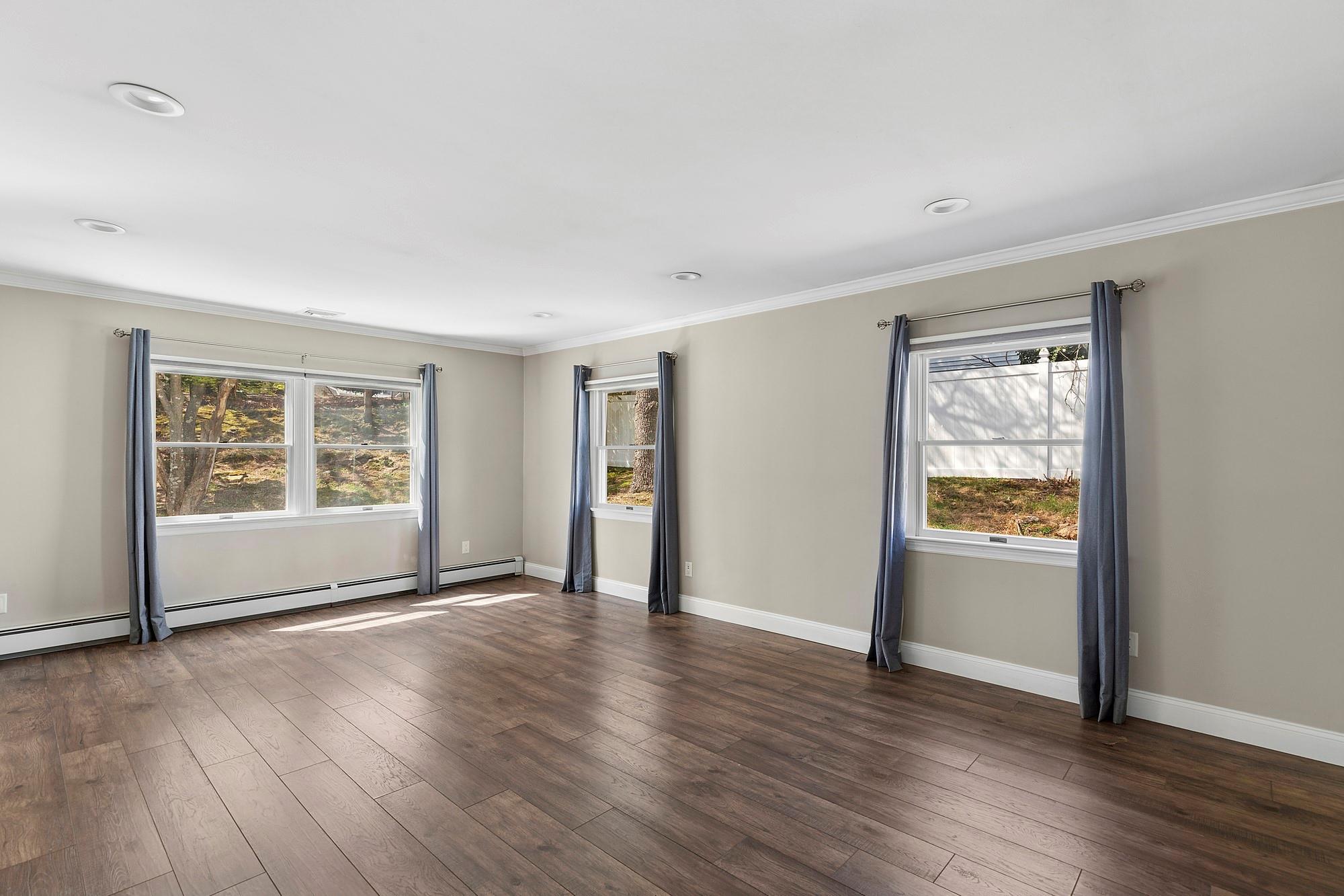 4 Wellsley Court, Coram, New York image 7