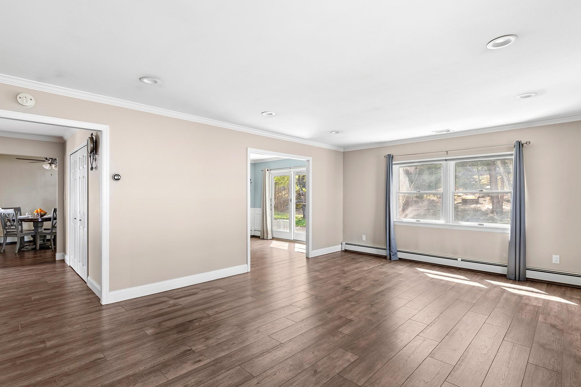 4 Wellsley Court, Coram, New York image 20