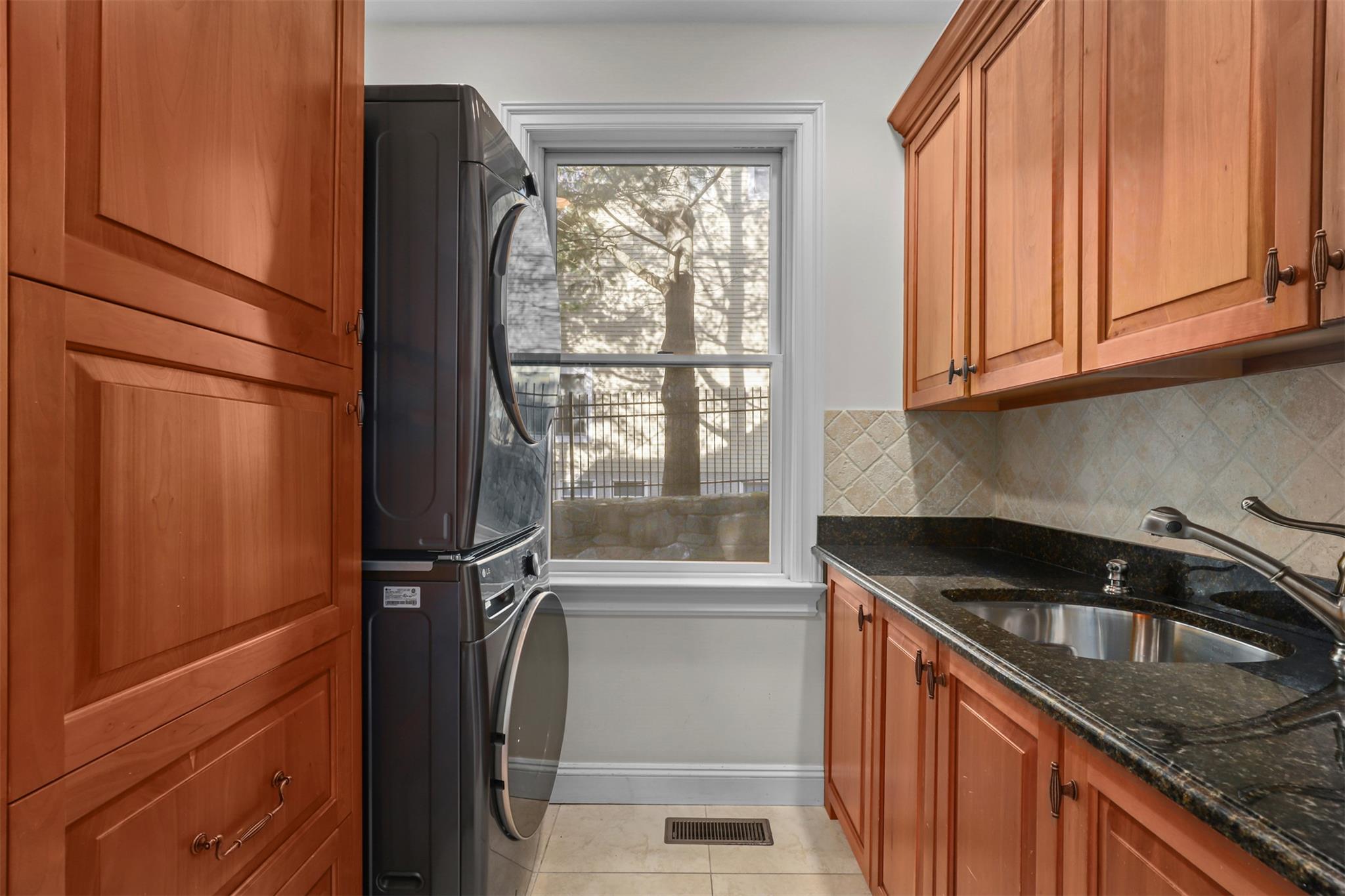 66 Roundabend Road, Tarrytown, New York image 14