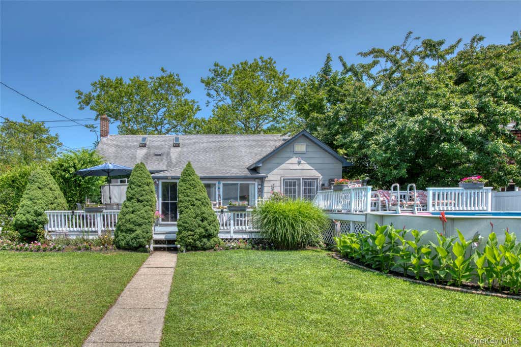 Photo of 1227 Roanoke Avenue, Riverhead, NY 11901 (MLS # 1036477)