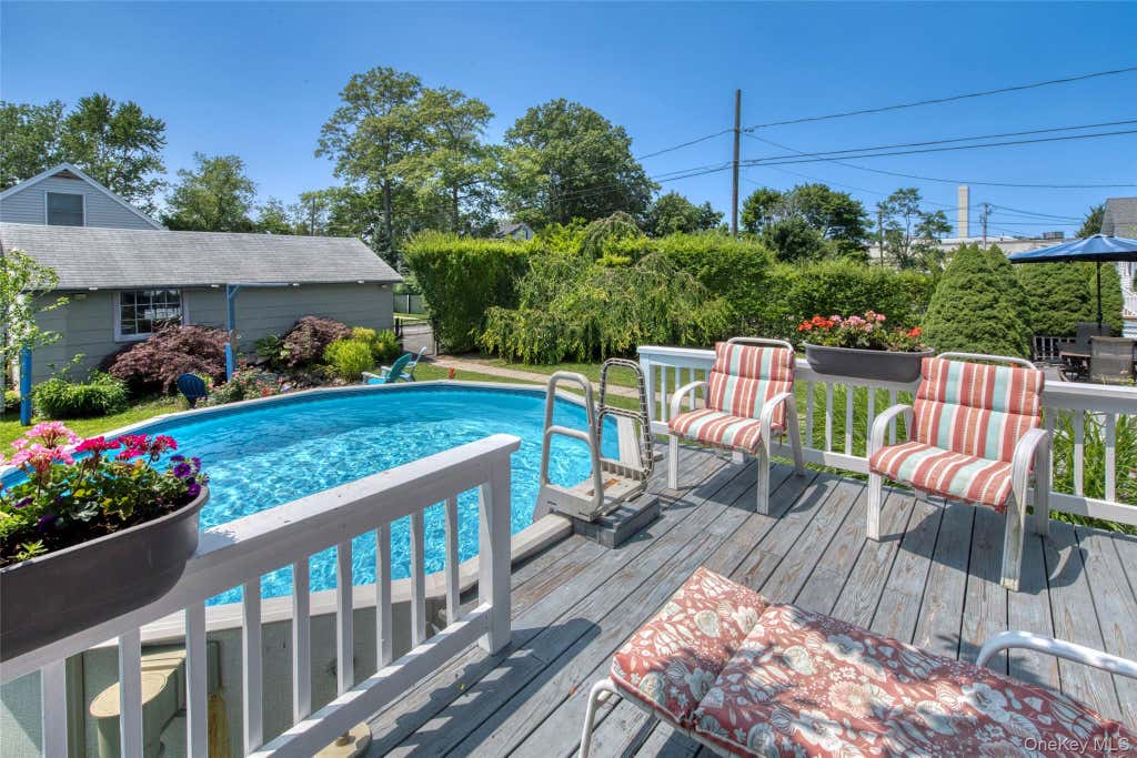 Photo of 1227 Roanoke Avenue, Riverhead, NY 11901 (MLS # 1036477)