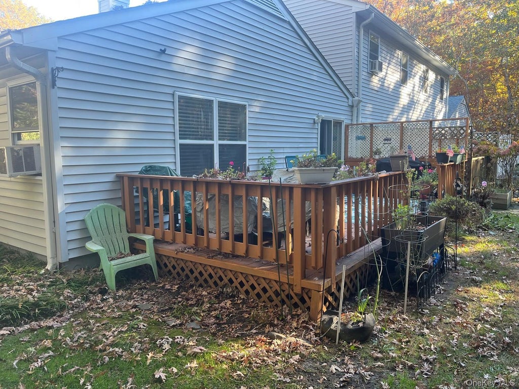 Photo of 16 Cal Ct Court, Manorville, NY 11949 (MLS # 1067636)