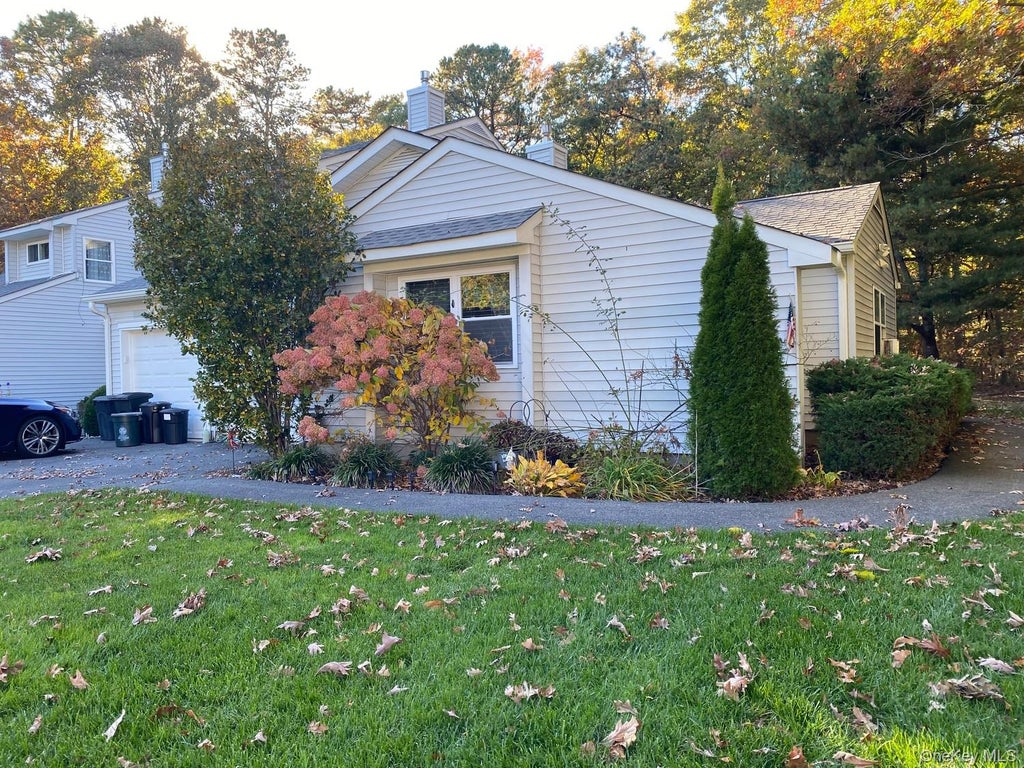 Photo of 16 Cal Ct Court, Manorville, NY 11949 (MLS # 1067636)