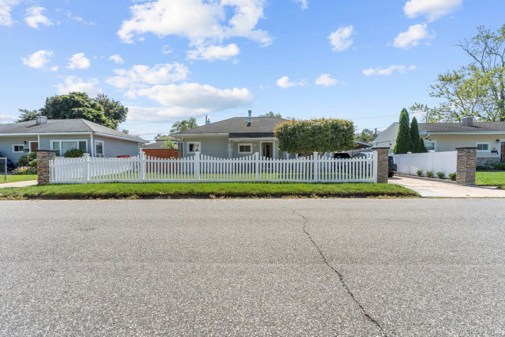 Photo of 27 Croydon Road, Amityville, NY 11701 (MLS # 1057569)
