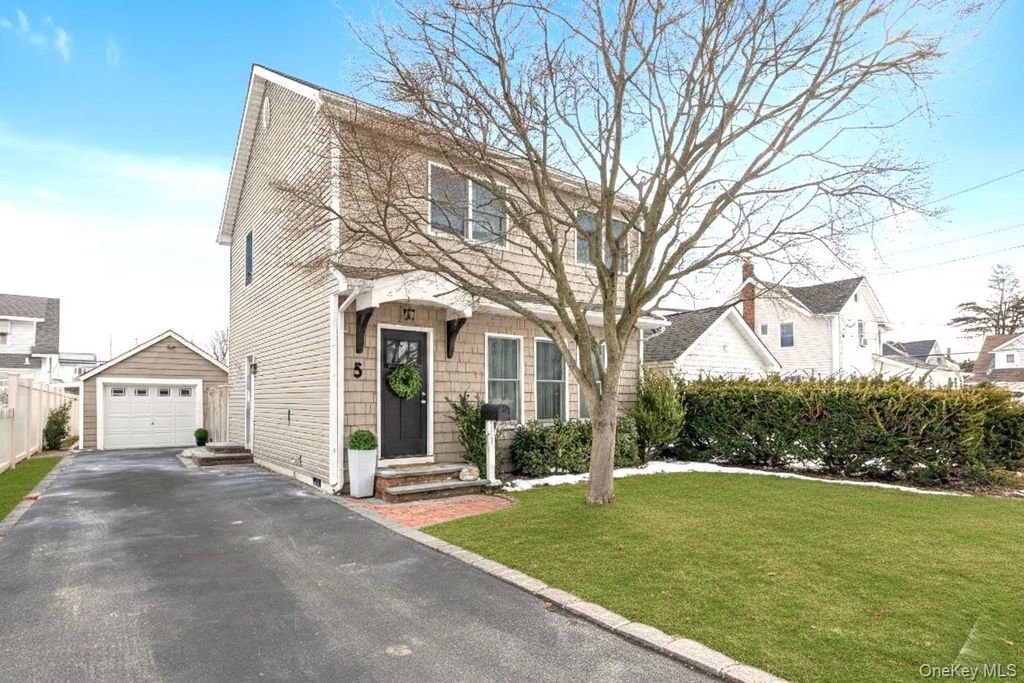 Photo of 5 Emmet Place, Hicksville, NY 11801 (MLS # 968702)