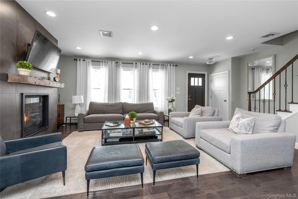 Photo of 5 Emmet Place, Hicksville, NY 11801 (MLS # 968702)