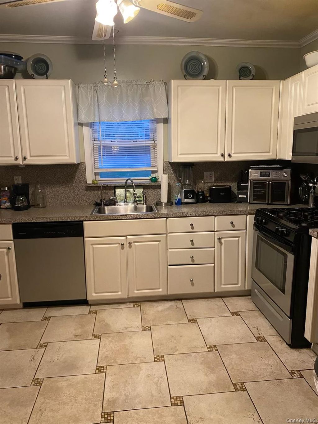 Photo of 49 Cleveland Street, White Plains, NY 10606 (MLS # 943606)