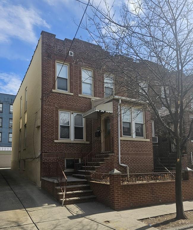 43 Street, Astoria, Queens, NY - 3 Bedrooms  
2 Bathrooms - 